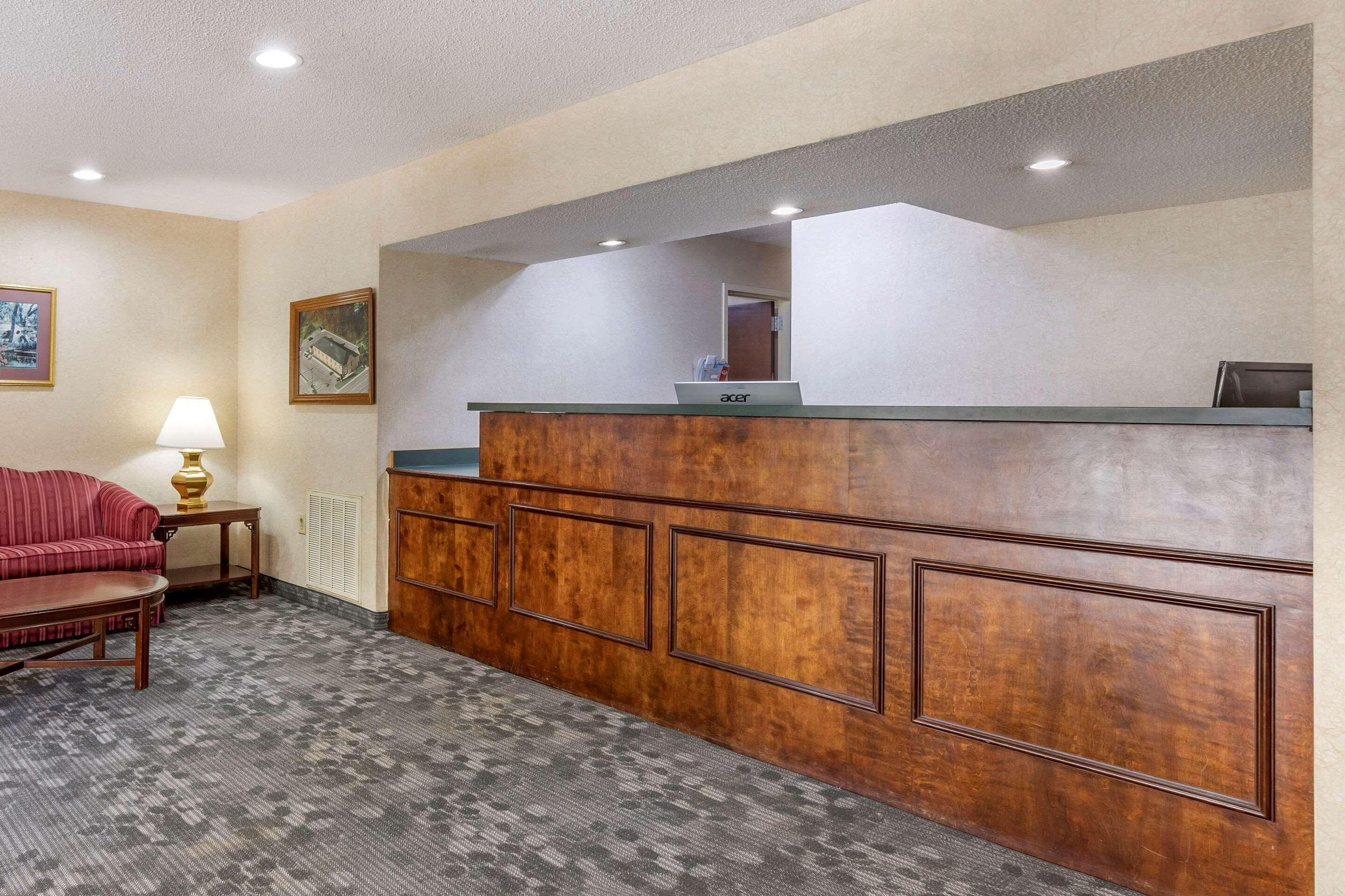 Econo Lodge St. Stephen Exterior photo